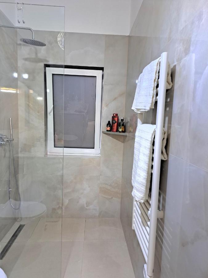 Apartament Away From